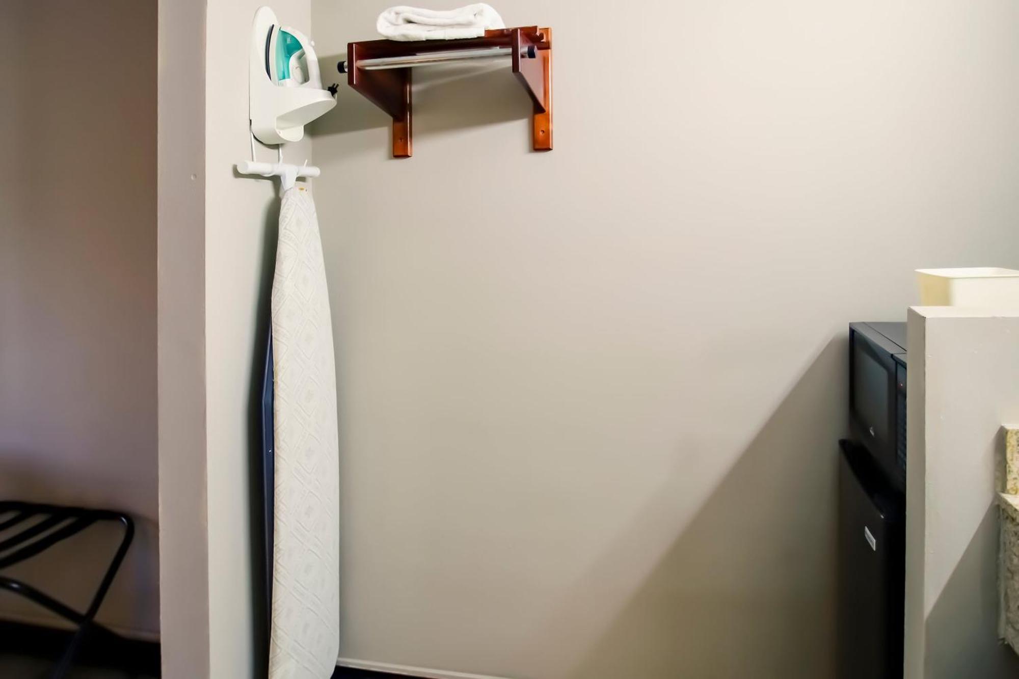 Cypress Inn & Suites Washington By Oyo Chocowinity Extérieur photo