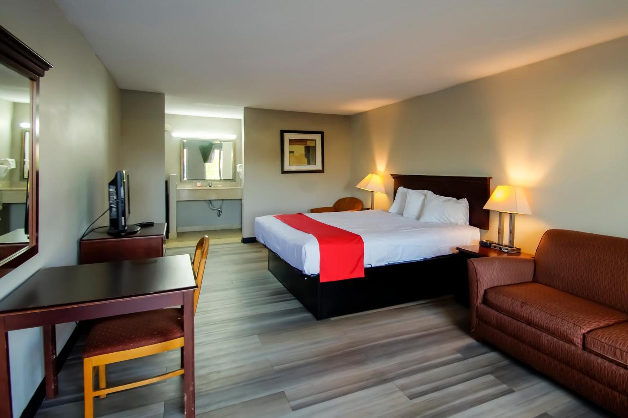 Cypress Inn & Suites Washington By Oyo Chocowinity Extérieur photo